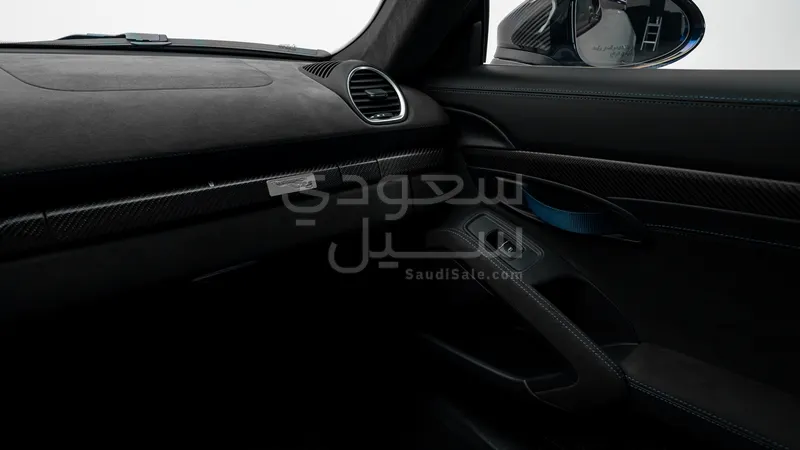 2022 Porsche Cayman GT4 RS