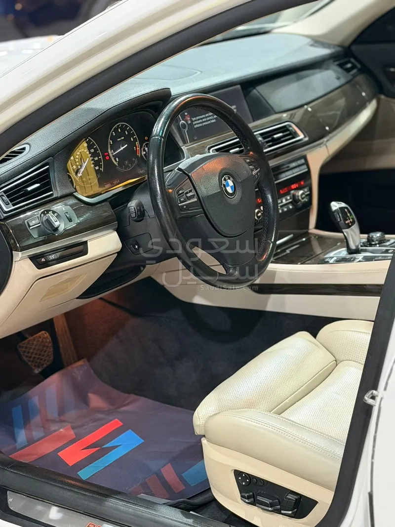 2011 بي ام دبليو الفئة السابعة 750 إل أي