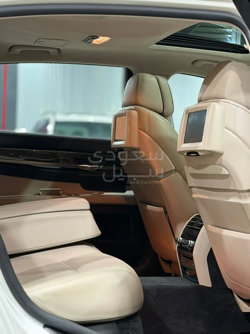 2011 بي ام دبليو الفئة السابعة 750 إل أي