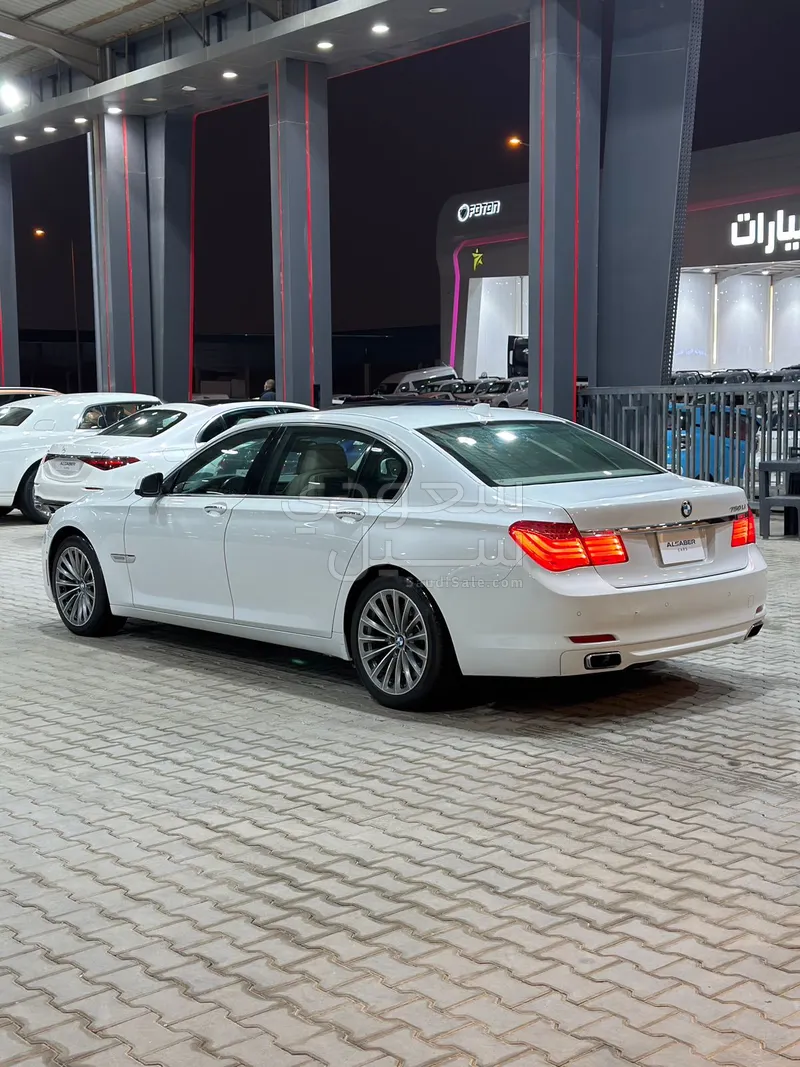 2011 بي ام دبليو الفئة السابعة 750 إل أي