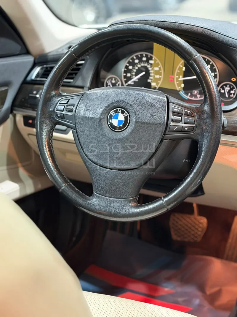 2011 بي ام دبليو الفئة السابعة 750 إل أي