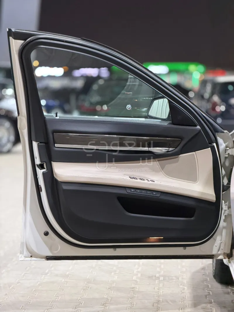 2011 بي ام دبليو الفئة السابعة 750 إل أي