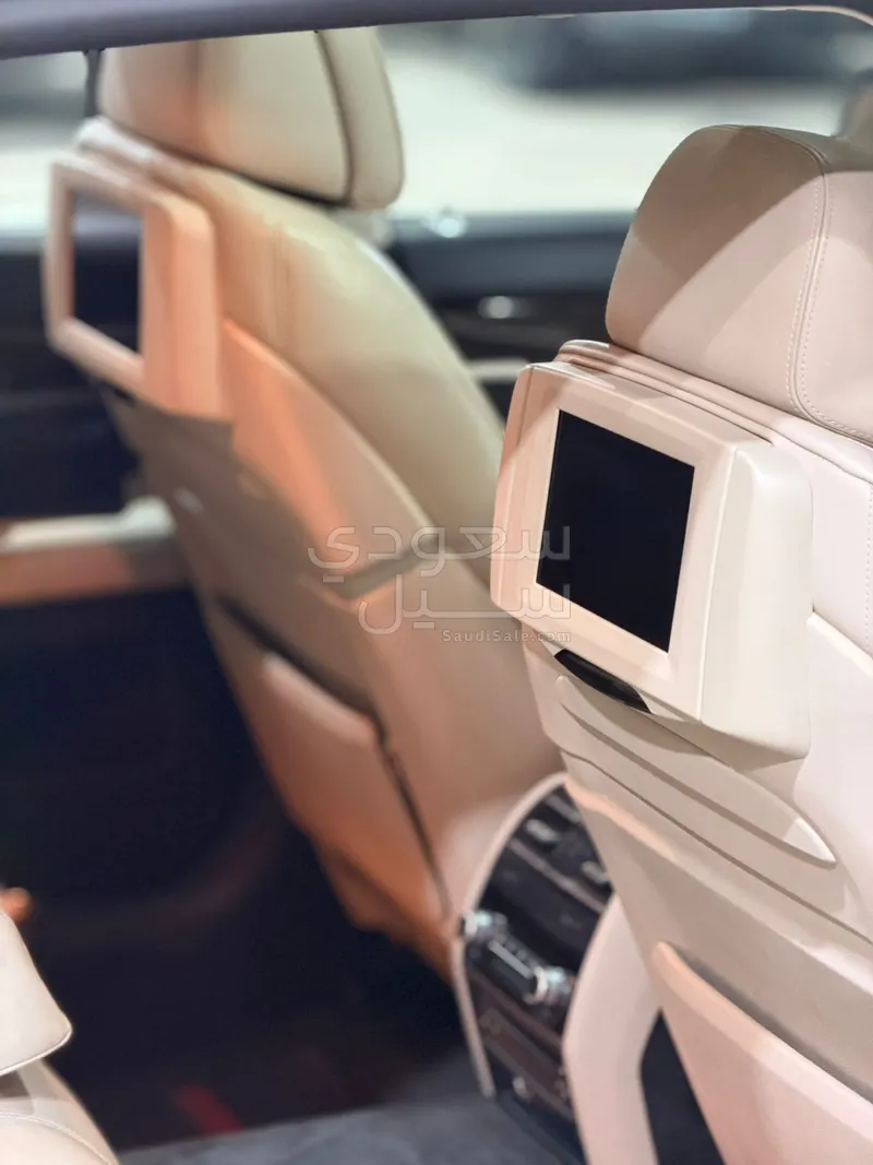 2011 بي ام دبليو الفئة السابعة 750 إل أي