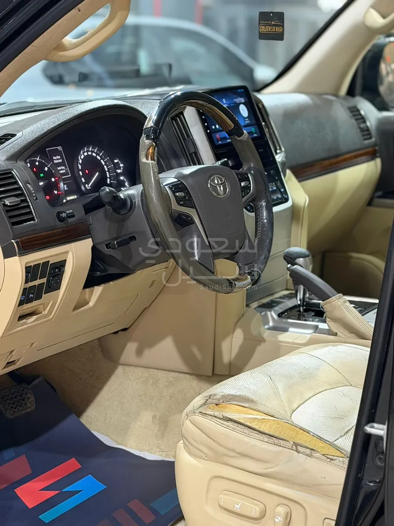 2016 تويوتا لاند كروزر في اكس ار