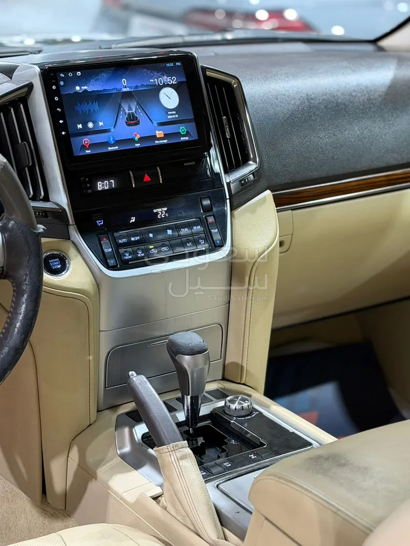 2016 تويوتا لاند كروزر في اكس ار