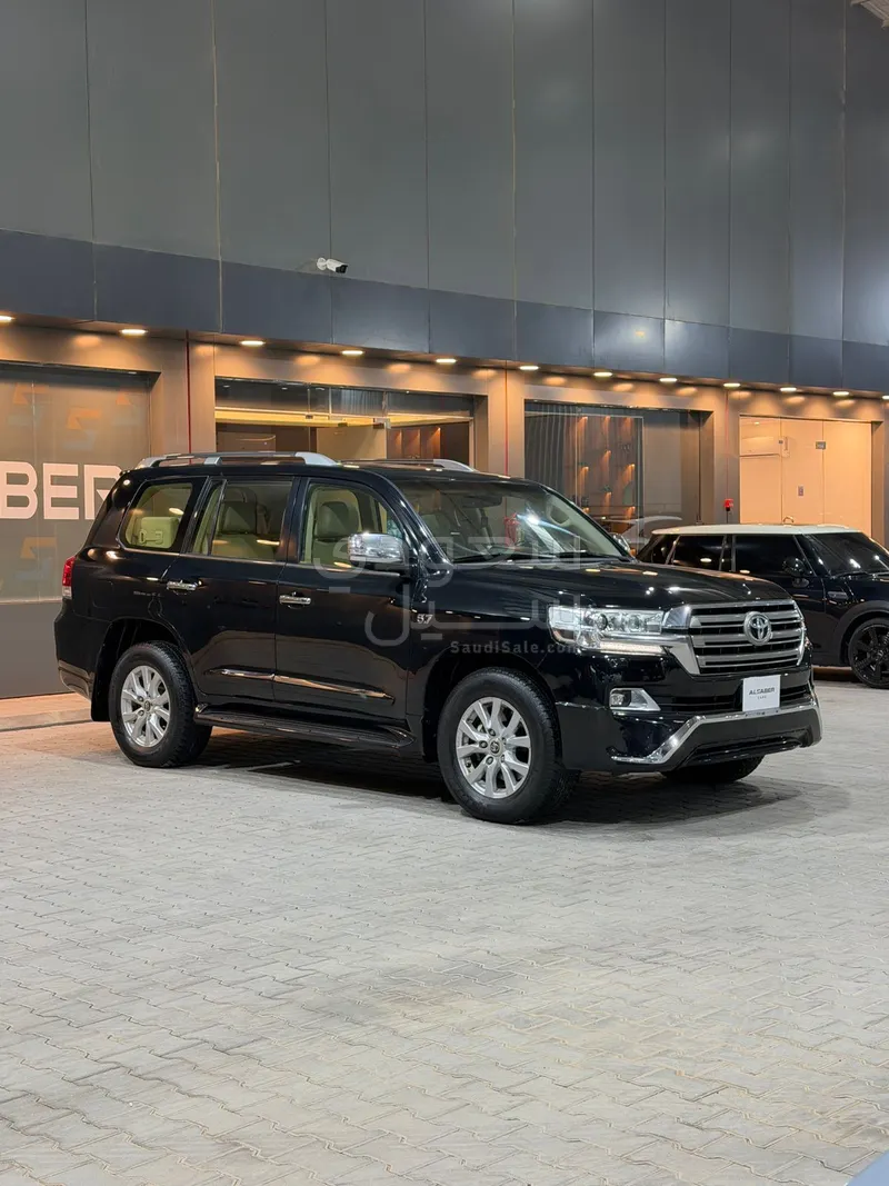 2016 تويوتا لاند كروزر في اكس ار
