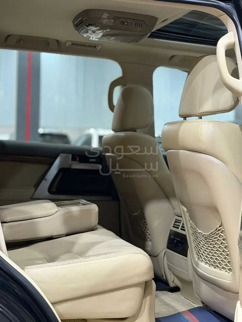 2016 تويوتا لاند كروزر في اكس ار