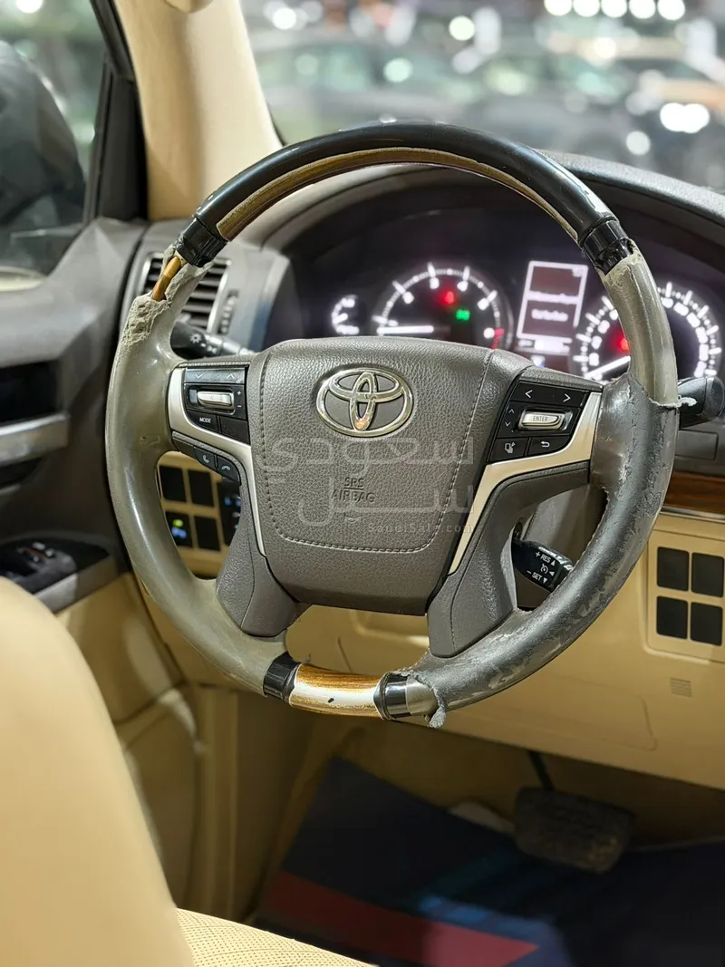 2016 تويوتا لاند كروزر في اكس ار