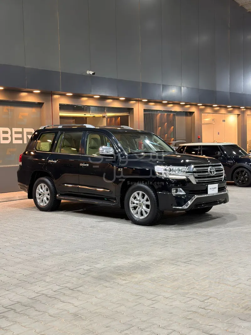 2016 تويوتا لاند كروزر في اكس ار