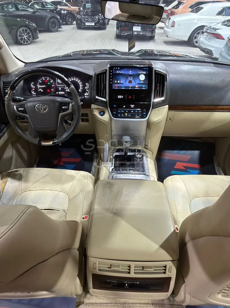 2016 تويوتا لاند كروزر في اكس ار