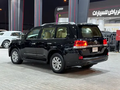 2016 تويوتا لاند كروزر في اكس ار