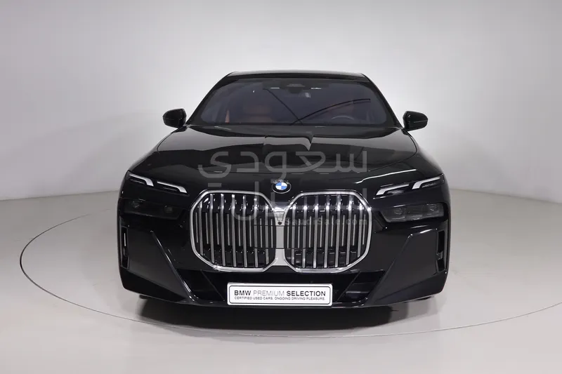 2026 بي ام دبليو الفئة السابعة 735أي