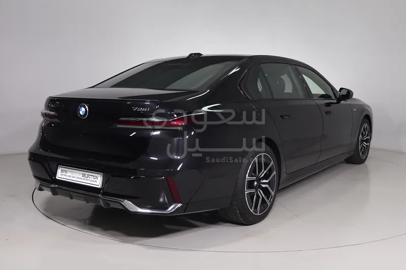 2026 بي ام دبليو الفئة السابعة 735أي