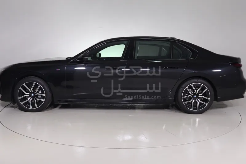 2026 بي ام دبليو الفئة السابعة 735أي