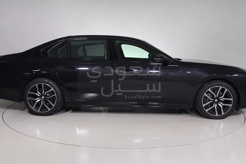 2026 بي ام دبليو الفئة السابعة 735أي