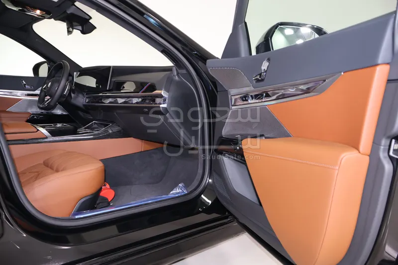 2026 بي ام دبليو الفئة السابعة 735أي