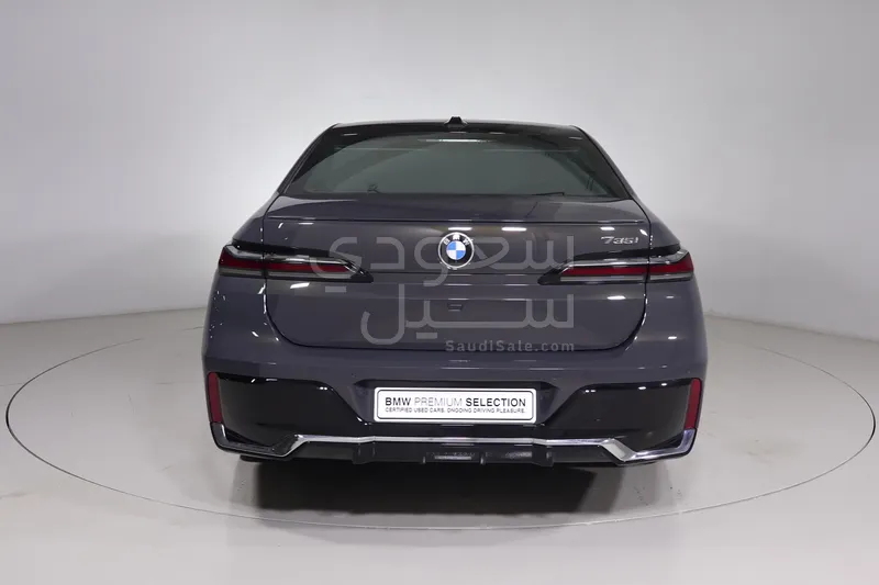 2026 بي ام دبليو الفئة السابعة 735أي