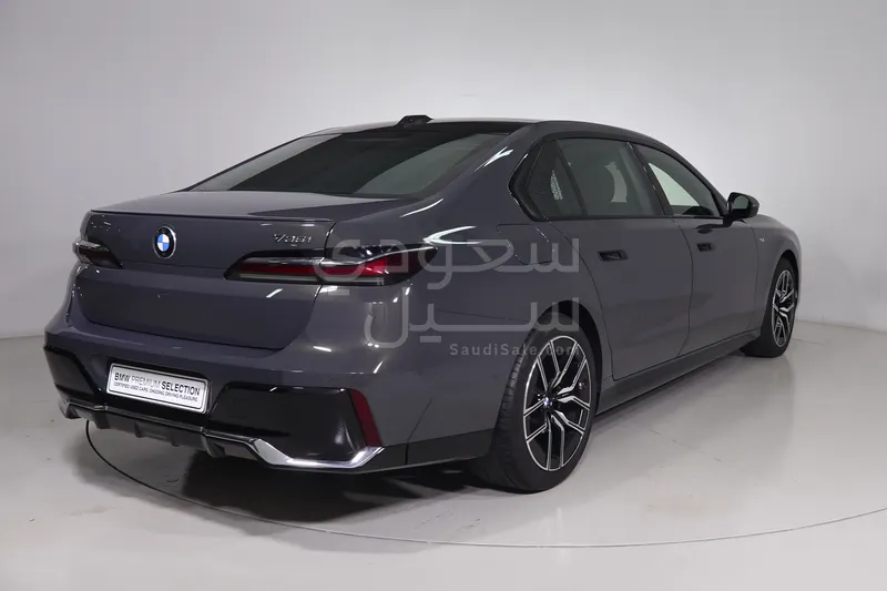 2026 بي ام دبليو الفئة السابعة 735أي