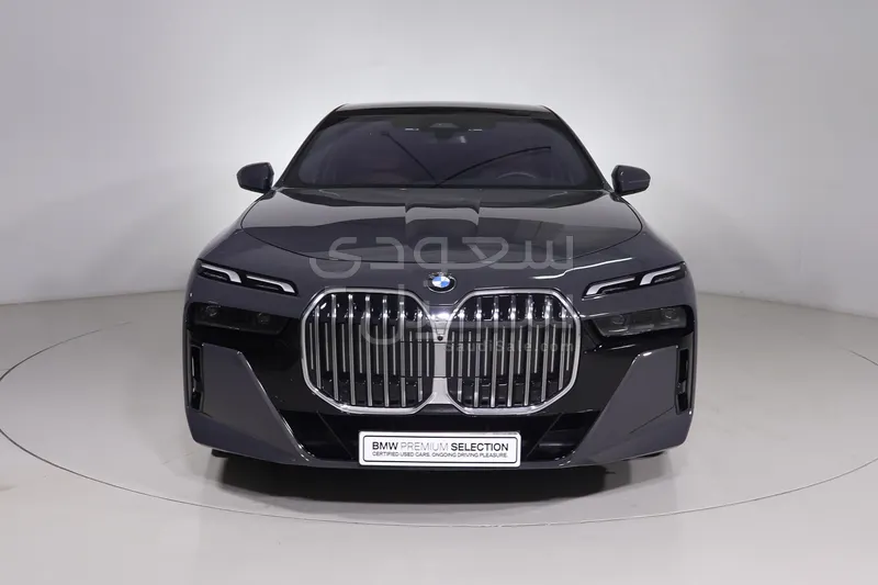 2026 بي ام دبليو الفئة السابعة 735أي