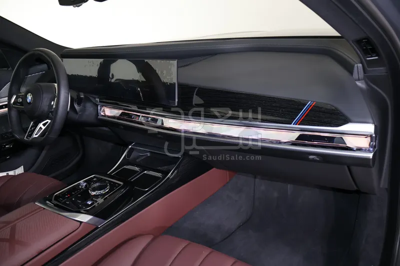 2026 بي ام دبليو الفئة السابعة 735أي