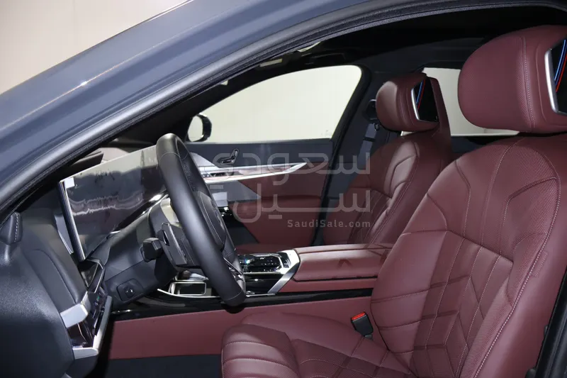 2026 بي ام دبليو الفئة السابعة 735أي