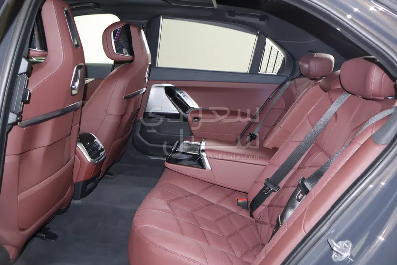 2026 بي ام دبليو الفئة السابعة 735أي