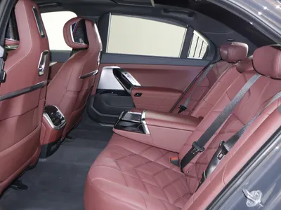 2026 بي ام دبليو الفئة السابعة 735أي