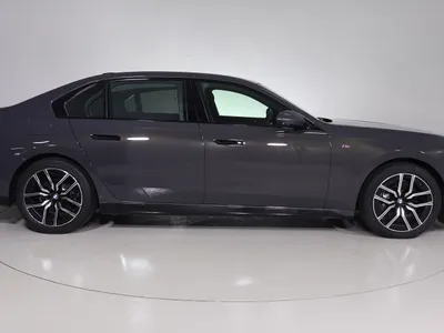 2026 بي ام دبليو الفئة السابعة 735أي