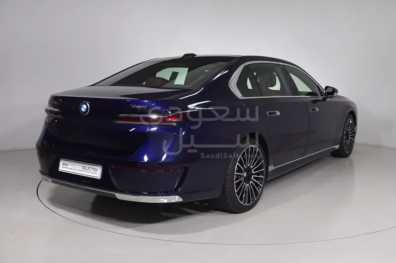 2026 بي ام دبليو الفئة السابعة 735أي