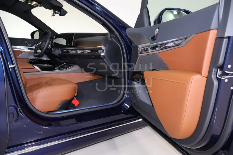 2026 بي ام دبليو الفئة السابعة 735أي