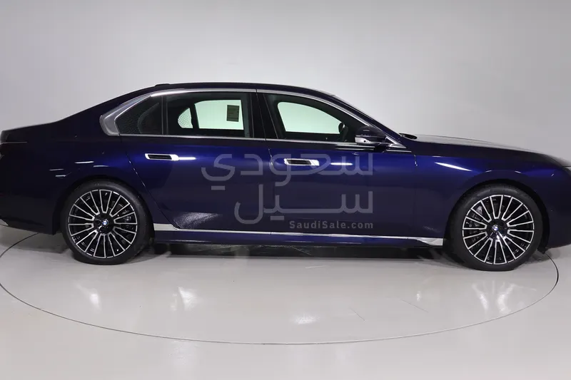 2026 بي ام دبليو الفئة السابعة 735أي