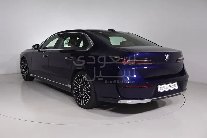 2026 بي ام دبليو الفئة السابعة 735أي