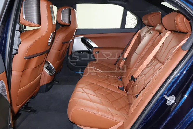 2026 بي ام دبليو الفئة السابعة 735أي