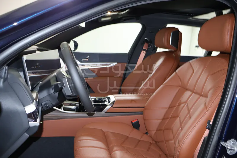 2026 بي ام دبليو الفئة السابعة 735أي