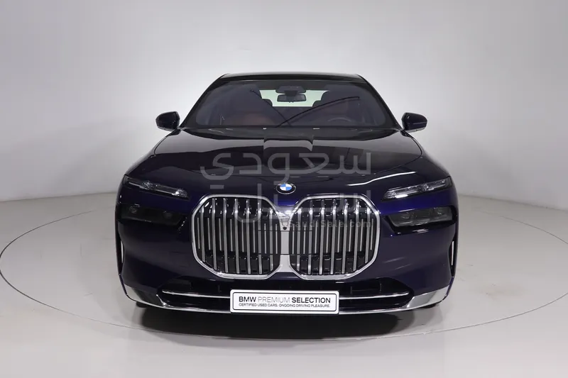 2026 بي ام دبليو الفئة السابعة 735أي