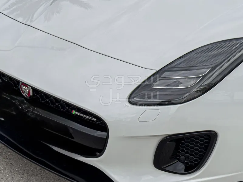 2019 جاكوار اف-تايب بي 300