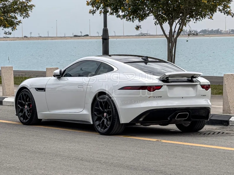 2019 جاكوار اف-تايب بي 300