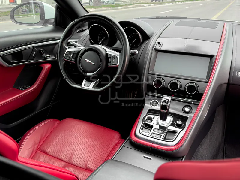2019 جاكوار اف-تايب بي 300