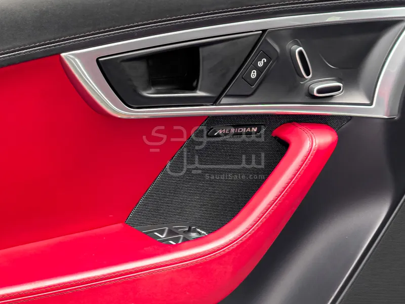 2019 جاكوار اف-تايب بي 300