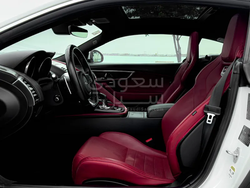 2019 جاكوار اف-تايب بي 300