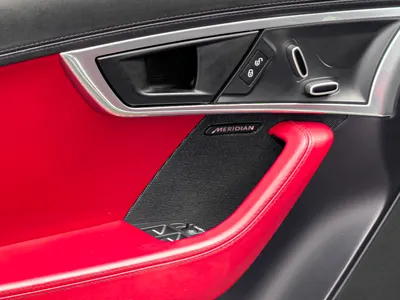 2019 جاكوار اف-تايب بي 300