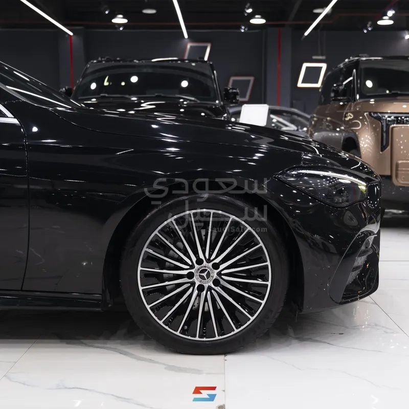 2025 مرسيدس - بنز سي إل إي 200