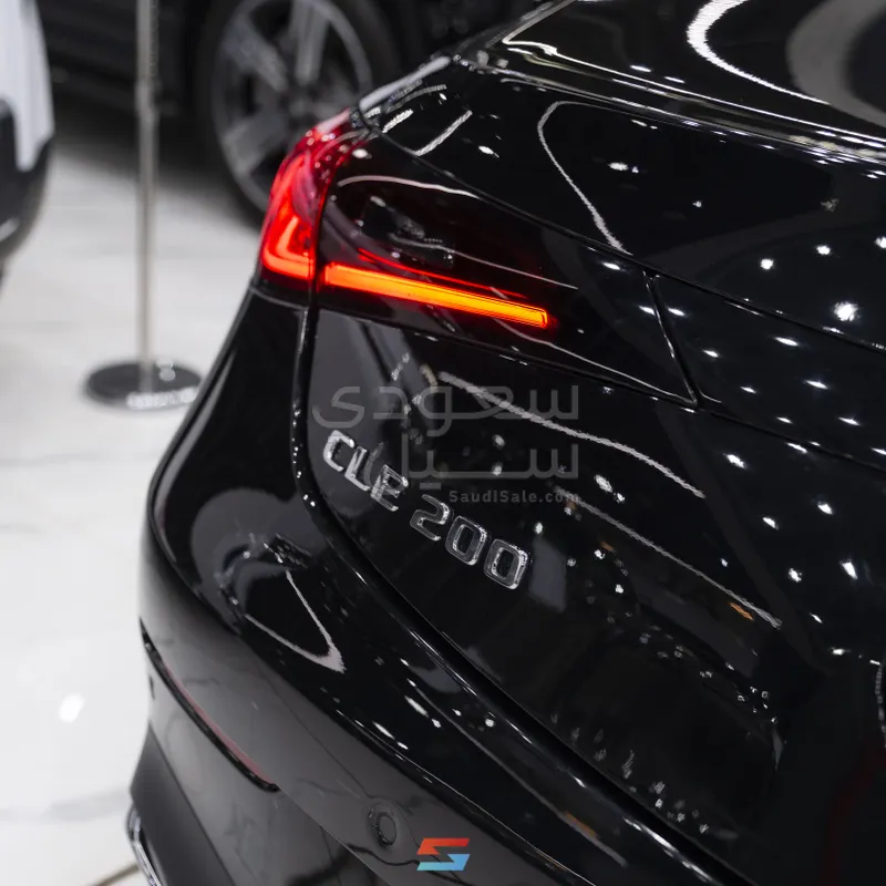 2025 مرسيدس - بنز سي إل إي 200