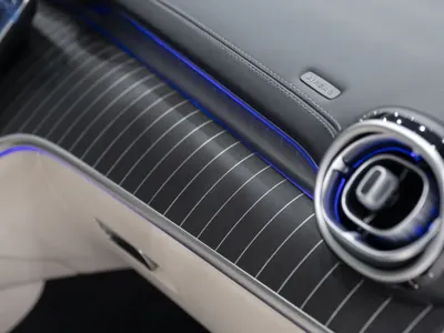 2025 مرسيدس - بنز سي إل إي 200