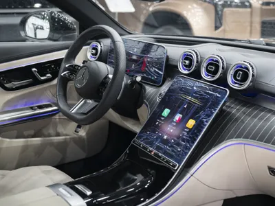 2025 مرسيدس - بنز سي إل إي 200