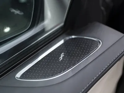 2025 مرسيدس - بنز سي إل إي 200