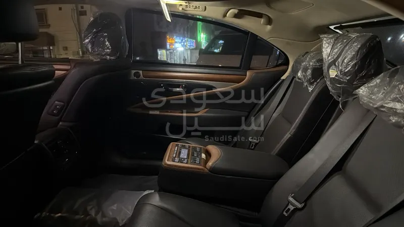 2015 لكزس إل إس 600إتش إل