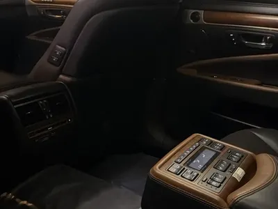 2015 لكزس إل إس 600إتش إل