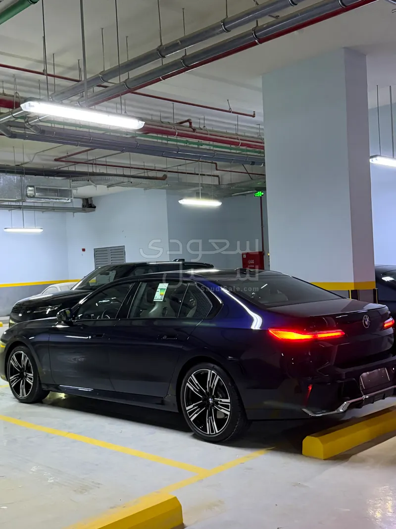 2026 بي ام دبليو الفئة السابعة 735أي