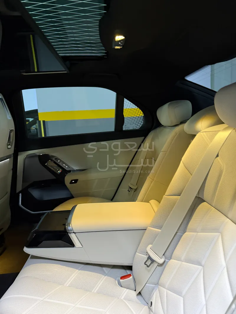 2026 بي ام دبليو الفئة السابعة 735أي